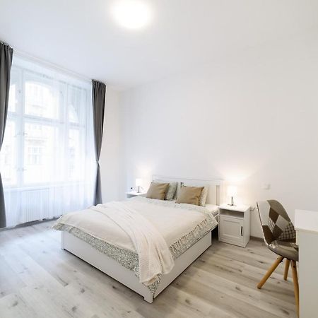 New Apartments Near Dancing House Прага Экстерьер фото
