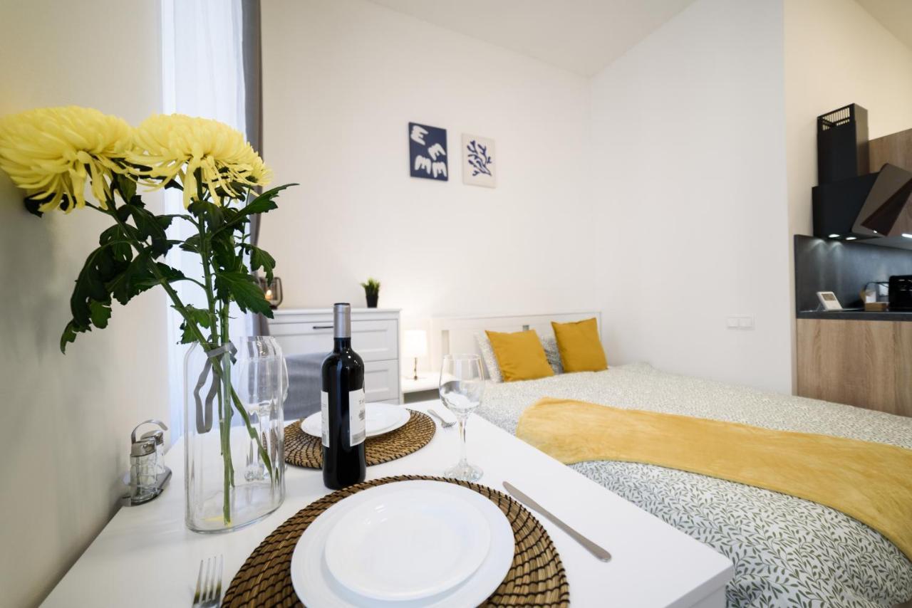 New Apartments Near Dancing House Прага Экстерьер фото