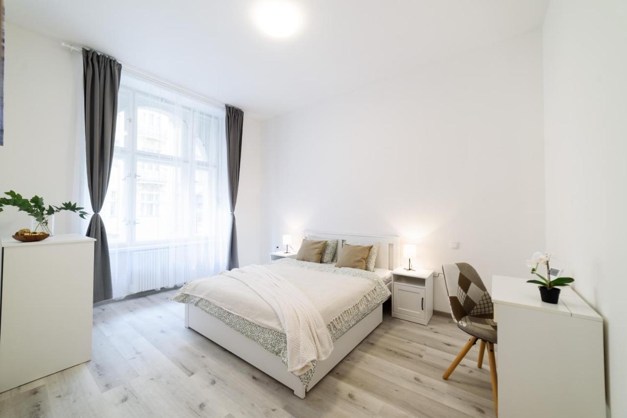 New Apartments Near Dancing House Прага Экстерьер фото