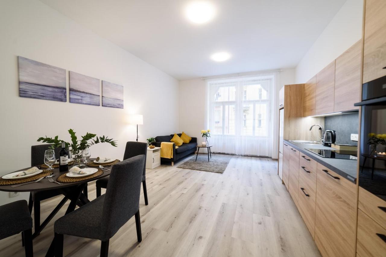 New Apartments Near Dancing House Прага Экстерьер фото